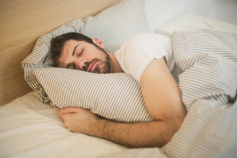 SONNO E CAPELLI: Il segreto per capelli più sani e forti
